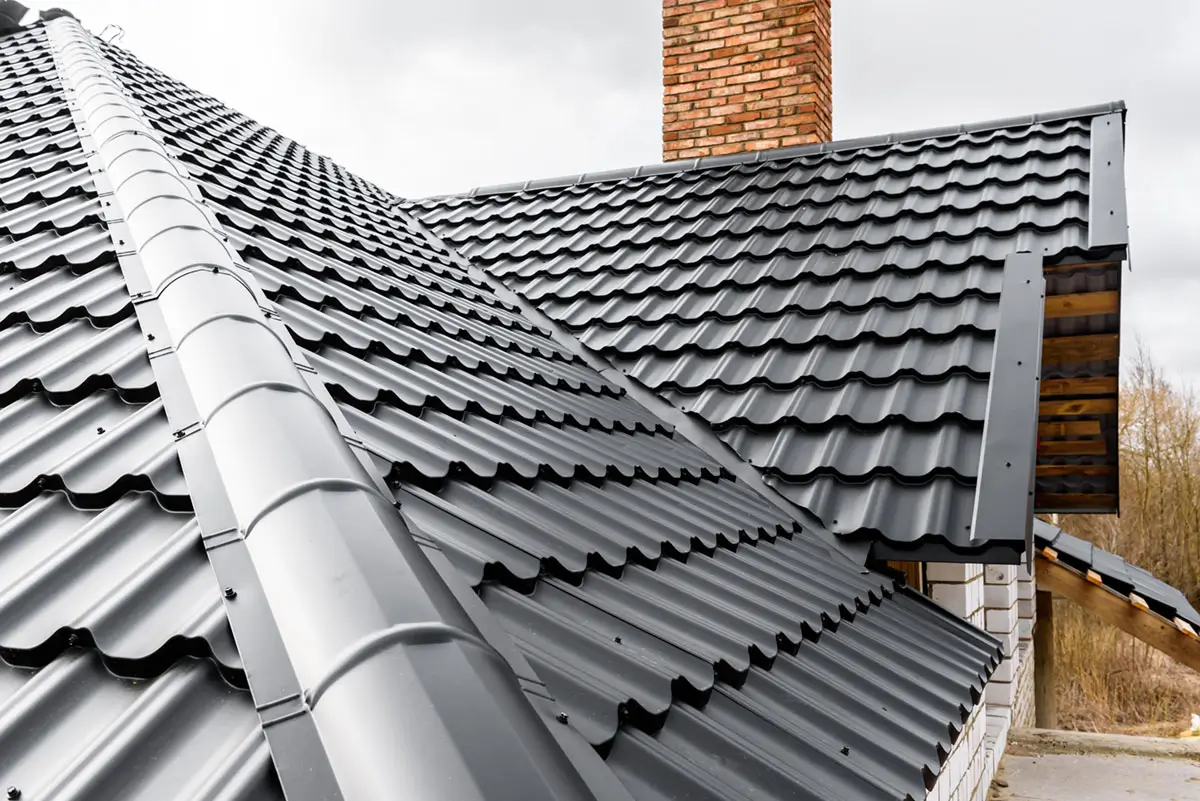Construction of the roof of the house
