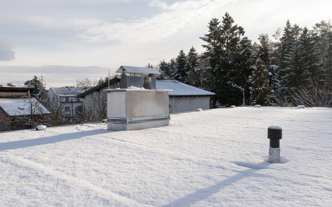 featuredimage-What-You-Need-to-Know-about-Flat-Roofs-&-Winter-Snow